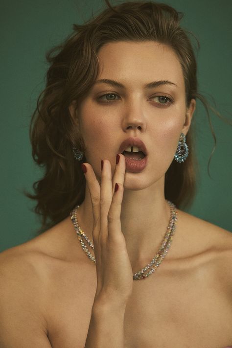 Lindsey Wixson Wears Rich Jewel Tones for Vogue Hong Kong Jewel Tones Fashion, Lindsey Wixon, Vogue Hong Kong, Lindsey Wixson, Gap Teeth, Belle Silhouette, Alfred Stieglitz, Jewelry Photoshoot, Live Colorfully