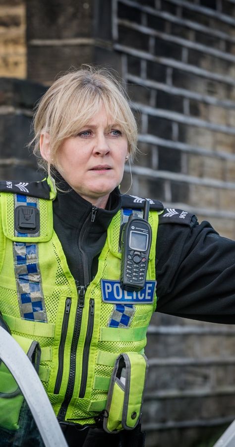 Catherine Cawood played by the amazing Sarah Lancashire in Happy Valley (TV Mini-Series 2014) Sarah Lancashire Happy Valley, Happy Valley Tv Series, Catherine Cawood, Last Tango In Halifax, Sarah Lancashire, Tv Detectives, Katherine Kelly, Fictional Character Crush, Bbc Drama