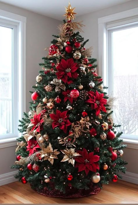 Christmas Tree Schemes, Gold White And Red Christmas Tree, Aesthetic Christmas Tree Ideas, Red White And Green Christmas Tree, Christmas Tree Ideas Color Schemes, Decorated Christmas Trees Ideas, Red And White Christmas Tree Ideas, Christmas Tree With Colored Lights, Xmas Tree Ideas