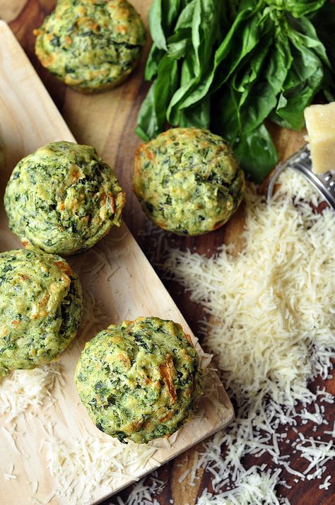 Picture Food, Spinach Muffins, Pesto Spinach, Healthy Mood, Savory Muffins, Homemade Pesto, Muffin Recipes, Scones, Pesto