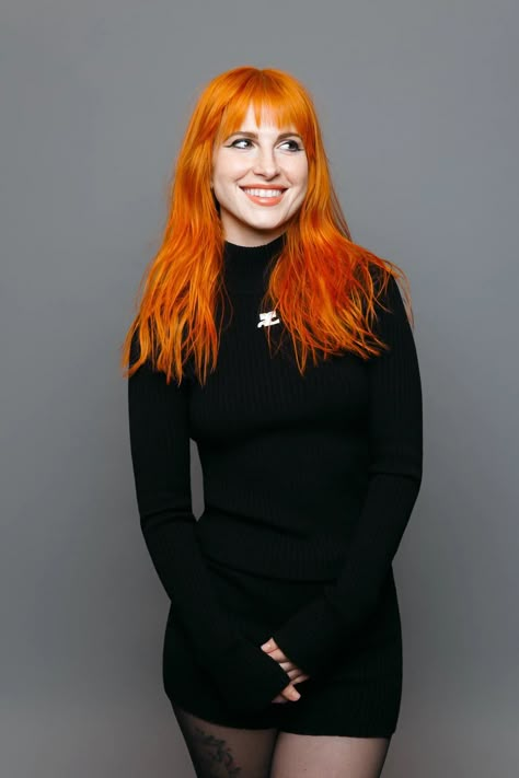 Hayley Williams Hair Orange, Hayley Williams Ponytail, Orange Hair Hayley Williams, Haily Wiliams, Hayley Williams Misery Business Hair, Hayley Williams Bangs, Hayley Williams Hair Colors, Hayley Williams Orange Hair, Hayley Williams Aesthetic