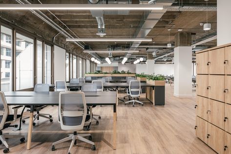 Standon House Office Building - London Coworking Design, Industrial Office Space, Skin Center, Office Images, Brutalist Buildings, Office Building Architecture, Office Photo, Office Furniture Design, Office Layout