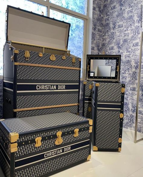 Luxury Next Season on Instagram: “What would you put in Dior Trunks, if you have one? And where do you display it in your house?” Dior Luggage, Dior Purse, Luxury Luggage, Leather Trunk, Luxury Bags Collection, Red Louboutin, Vintage Luggage, Luxury Purses, Bvlgari Bags