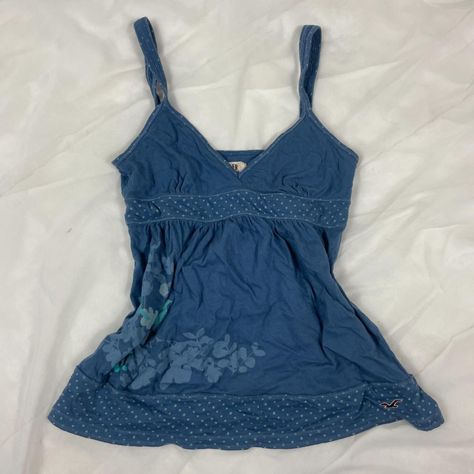 #babydolltop #hollister #babydolltank #dainty #bellaswan #twilight Old Hollister Aesthetic, Vintage Hollister Top, Hollister Aesthetic, Multiply By 2, Y2k Hollister, 2000s Clothes, Babydoll Tank, Thrifted Outfits, 2000s Fashion Outfits