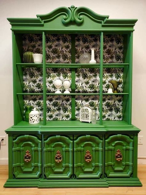 Colorful China Cabinet, Furniture Repainting, Green China Cabinet, Project Furniture, Painted Hutch, Painted China Cabinets, Colorful Room Decor, Boho Dining Room, Green Dining Room