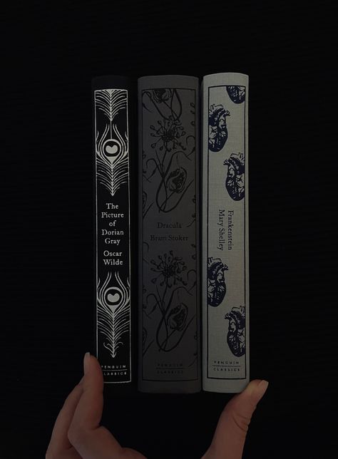 Dracula Penguin Classics, Dracula And Frankenstein, Frankenstein Aesthetic Book, Bram Stokers Dracula Aesthetic, Dracula Book Aesthetic, Horror Book Aesthetic, Classic Novels Aesthetic, Frankenstein Book Aesthetic, Dracula Bram Stoker Book