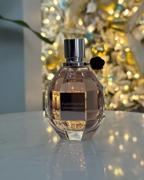 Gifting Season!✨ Thank you @influenster and @viktorandrolf_fragrances for this fragrance set!✨ Give the gift of Viktor & Rolf Flowerbomb Eau de Parfum Gift Set this holiday season.✨ The iconic, floral and vanilla perfume blends beautiful notes of delicate jasmine and sweet vanilla.✨ This perfume set is the ideal present for a family member, spouse, friend, colleague and even yourself!✨ Shop @viktorandrolf_fragrances for your next gift✨ #FLOWERBOMB #FBxVR #fragrancecollection #compliment... Viktor Rolf Perfume, Fragrances Aesthetic, Viktor And Rolf Flowerbomb Aesthetic, Flowerbomb Nectar Viktor And Rolf, Ralph Perfume, Viktor And Rolf Flowerbomb Perfume, Flower Bomb Eau De Parfum, Flowerbomb Viktor And Rolf, Spicebomb Viktor Rolf