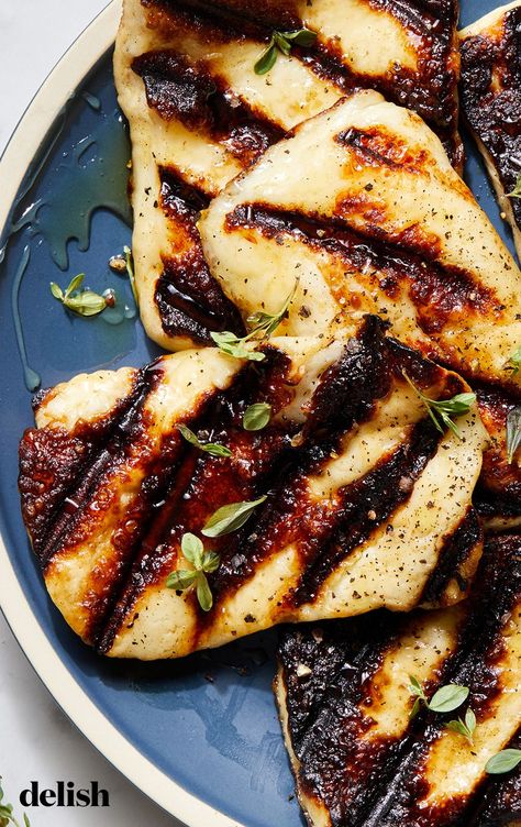 How To Grill Halloumi, Haloumi Recipes, Greek Lemon Potatoes, Vegetarian Bbq, Bbq Summer, Grilled Halloumi, Brunch Restaurants, Burger Toppings, Grilled Eggplant