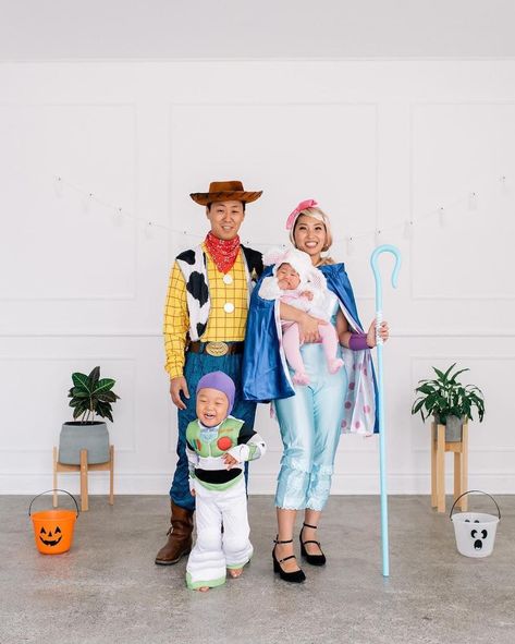 family Halloween costume Diy Family Toy Story Costumes, Family Of 4 Toy Story Costumes, Buzz Lightyear Family Costume, Toy Story Costumes Family, Toy Story Halloween Costumes Families, Family Of Four Halloween Costumes, Toy Story Family Costumes, Family Halloween Costumes With Toddler, Family Of Three Halloween Costumes