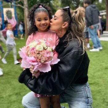 KHLOE KARDASHIAN CELEBRATES DAUGHTER’S PRE-K GRADUATION Khloe Kardashian Kids, Khloe And True, Kim Khloe Kourtney, Khloe Kardashian Style, True Thompson, Kloe Kardashian, Khloe K, Kardashian Jenner Family, Pre K Graduation