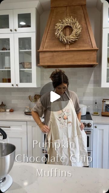 Kailyn Cash | Home on Instagram: "🎃 PUMPKIN CHOCOLATE CHIP MUFFINS 🎃

I’ve had a lot of requests for the recipe lately so I thought it deserved a permanent spot on the feed again this year. I hope you enjoy 🥰

Add 1 2/3 C flour
1 C sugar
1 tsp pumpkin spice 
1 tsp baking soda
1/4 tsp baking powder
1/4 tsp salt

Whisk in 2 eggs

Add 1 C pumpkin purée 
1/2 C melted butter

Add 1/2 C of both milk and white chocolate chips + more for on top 😋

Bake for 20-25 min at 350 degrees

#pumpkinmuffins #pumpkinrecipes #pumpkinrecipe #fallbaking" Kailyn Cash, Pumpkin Foods, Pumpkin Chocolate Chip Muffins, Pumpkin Chocolate Chip, Fall Apples, Chocolate Chip Muffins, Pumpkin Muffins, Pumpkin Chocolate, Fall Baking