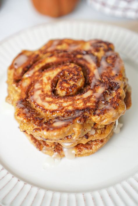 High Protein Pumpkin Cinnamon Roll Pancakes Cinnamon Roll Pancakes Easy, Kodiak Pumpkin, Tteokbokki Recipe Easy, Caramel Protein Shake, Pumpkin Pancake Mix, Tteokbokki Recipe, Pumpkin Protein Pancakes, Pumpkin Pancake, Cinnamon Roll Pancakes