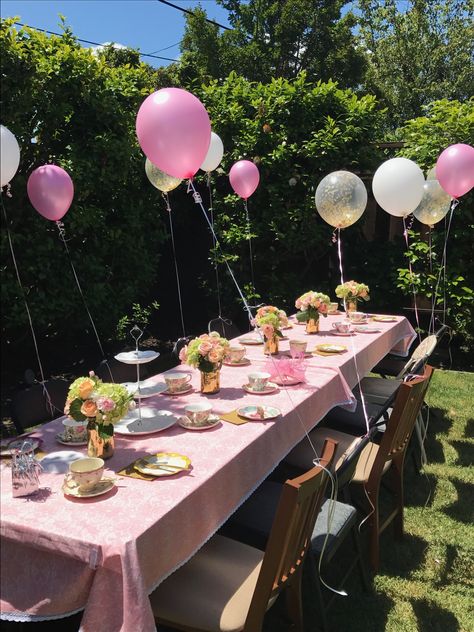 Spring Birthday Dinner Ideas, Summer Bday Theme Ideas, 21st Birthday Tea Party Ideas, Simple Outdoor Birthday Decor, Backyard Garden Birthday Party, Pink Birthday Party Outside, Grad And Birthday Party, Grad Tea Party, 15th Birthday Tea Party