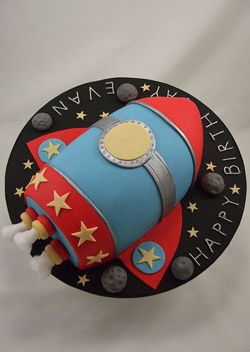 Rocket Ship Cake Rocket Ship Cakes, Space Cakes, Rocket Ship Party, Astronaut Cake, Rocket Birthday, Rocket Cake, 4de Verjaardag, Planet Cake, Rocket Party