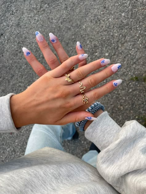 Nails For Rome Trip, Nails For Greece Trip, European Summer Nails 2023, Mamma Mia Nail Art, Cute Greece Nails, Greece Style Nails, Coastal Nails Aesthetic, Greece Nails Almond, Greece Blue Nails