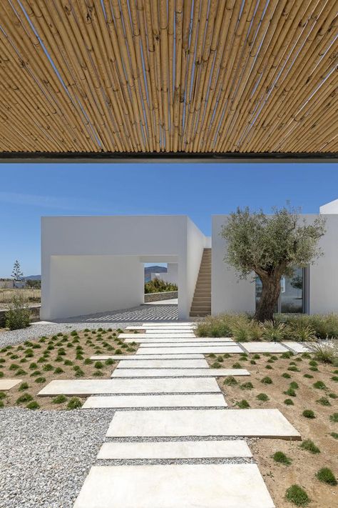 Island House Exterior, Greek Island House, Islands In Greece, Aegean Islands, Greek House, Island Life Style, Cyclades Islands, Minimalist Life, Desert Homes