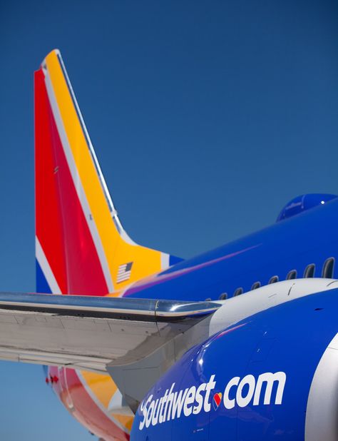 southwest airlines reveals new aircraft livery, airport branding and logo Airlines Branding, Air Travel Tips, Credit Card Sign, Credit Card Points, Vintage Airline, Best Travel Credit Cards, Airline Logo, Travel Credit Cards, New Aircraft