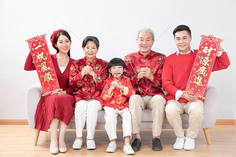 Chinese New Year Family Photography, Chinese Family, Hd Picture, Family Portrait, Family Photo, Cartoon Design, Chinese New Year, Professional Photographer, Family Portraits