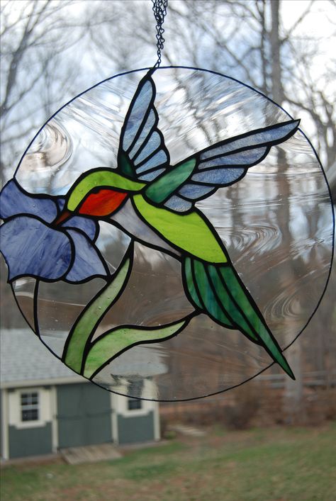 hummingbird Hummingbird Glass Painting, Stained Glass Hummingbird Pattern, Hummingbird Stained Glass Pattern, Flowers Stained Glass, Stained Glass Hummingbird, Diy Stained Glass Window, Glass Suncatchers, Stained Glass Bird, Glass Painting Designs