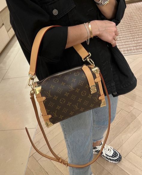 Lv Side Trunk Bag, Louis Vuitton Side Trunk, Lv Outfit, Tas Lv, Moms Birthday, Luxury Bags Collection, Classic Monogram, Trunk Bag, Louis Vuitton Fashion