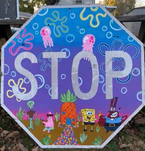 Painted Stop Sign Ideas, Paintings To Hang In Bedroom, Painted Street Signs Diy, Spongebob Wall Painting, Stop Sign Painting Ideas Trippy, Spongebob Bedroom Ideas, Spongebob Room Decor Diy, Painting Random Things In My Room, Stop Sign Aesthetic Room