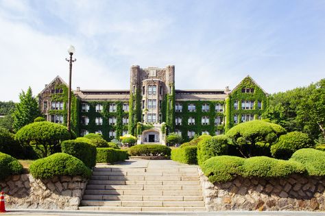 Yonsei University, Seoul, South Korea | Wow that looks like some fairy tale, wizard school 😍 Kampus Korea, Seoul School, Itaewon Seoul, University Interior Design, Seoul Night, University Abroad, Yonsei University, Korea University, School Building Design