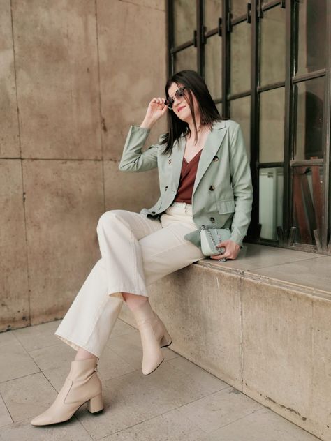 Sage Vest Outfit, Sage Green And Beige Outfit, Sage Blazer Outfit, Sage Green Blazer Outfit, Green Beige Outfit, Green And Cream Outfit, Beige Ankle Boots Outfit, Sage Green Outfit Ideas, Collared Sweater Outfit