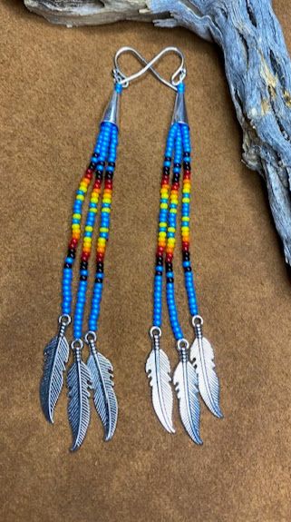 Fringe Earrings Beaded, Seed Bead Jewelry Earrings, Native American Beaded Earrings Pattern, Native American Earrings Beadwork, Beading Patterns Free Native American, Beaded Jewelry Native American, Loom Earrings, Dentalium Earrings, Earrings With Feathers