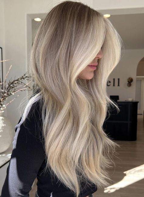 Butter Blonde Highlights, Shades Of Blonde Hair Color, Shades Of Blonde Hair, Ash Blonde Hair Balayage, Blond Beige, Butter Blonde, Wear Headphones, Warm Blonde Hair, Perfect Blonde Hair