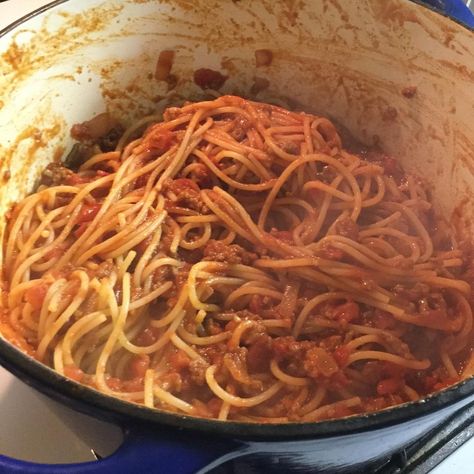 Spaghetti Aesthetic Instagram, Spaghetti Aesthetic Food, Old School Spaghetti, Spaghetti Aesthetic, Meat Sauce Spaghetti, Spaghetti And Meat Sauce, Spaghetti Night, Good Recipe, School Food