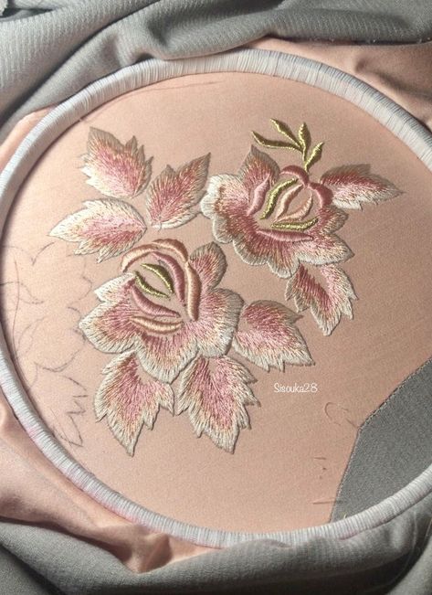 Embroidery Farahe Silk Thread Embroidery, Birds Embroidery Designs, Hand Beaded Embroidery, Embroidered Roses, Hand Embroidery Patterns Flowers, Floral Embroidery Patterns, Border Embroidery Designs, Couture Embroidery, Hand Embroidery Projects