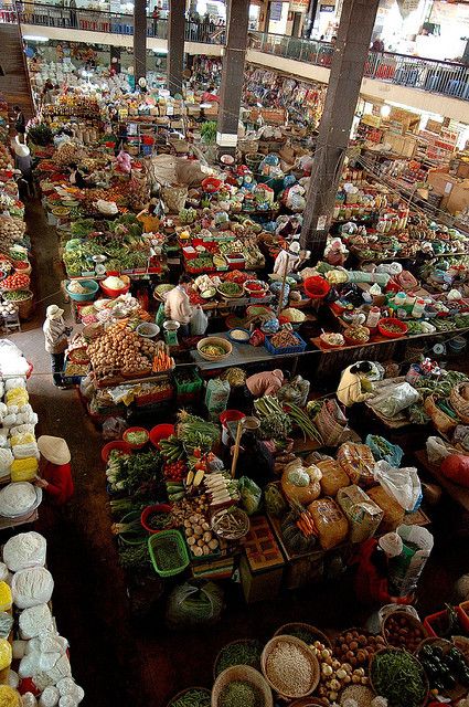 Dalat Central Market, Dalat, Vietnam. When I was last in this beautiful city, it was 1966 and my day there was a welcome rest from the war raging most everywhere else in country. Vietnam Photography, Dalat Vietnam, Beautiful Vietnam, Vietnam Voyage, Vietnam Food, Central Market, Outdoor Market, Food Market, Vietnam Travel