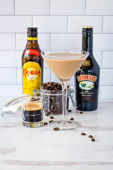 One sip and you'll fall in love with this easy espresso martini made with Baileys and Kahlua! It's the perfect blend of sweet, creamy coffee flavor with a kick. Best of all, this espresso martini recipe is super simple to mix up, even if you don't have an espresso machine! To make this Baileys espresso martini you’ll need just a few basic ingredients. And I'm giving you plenty of options for substitutions so you can make it with whatever you have. Expresso Martini Creamy, Expresso Martini Recipe Baileys, Baileys Expresso Martini, Espresso Martini With Kalua, Sweet Espresso Martini, Creamy Drinks Alcohol, Creamy Espresso Martini Recipe, Easy Espresso Martini Recipe, Espresso Martini With Baileys