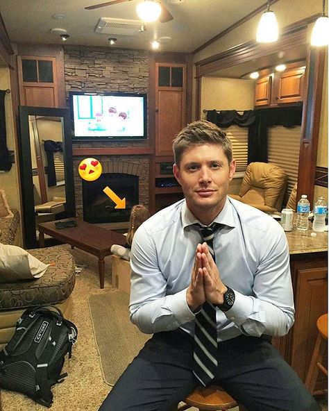 Cute JJ in Jensen's new post on twitter.  She is in Jensen's trailer watching "Doc MacStuffins" . : "My dear friend #JonDorenbos is performing again tonight on #Agt #nbcagt He needs some love, or votes. Let's do it!" . Credit : Twitter : JensenAckles   #JJackles #JJ #danneel #danneelackles #danneelharris #JensenAckles #Jensen #DeanWinchester #Dean #JaredPadalecki #Jared #Sam #SamWinchester #supernatural #SPN #SPNfamily #supernaturalfandom #SPNfandom #supernaturaltrailer #supernaturals... Supernatural Actors, Bobby Singer, Jensen And Misha, Mark Sheppard, Supernatural Jensen, Supernatural Tv Show, Jared And Jensen, Jeffrey Dean Morgan, Odaiba