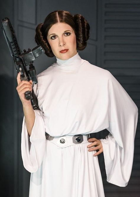 How To Make A Princess Leia Costume For Adults. For those of you who are big Star Wars fans she's not only a princess, but much more than thay. A warrior, a heroine and a character that many of us have dreamed of being in our childhood. This is why... Star Wars Princess Leia Costume, Disfraz Star Wars, Princess Leia Hair, Princess Leia Costume, Women Characters, Famous Hairstyles, Leia Costume, Leia Star Wars, Star Wars Princess Leia