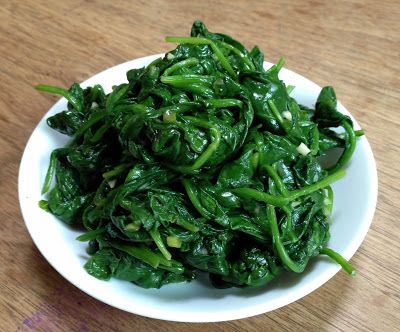 Blanched Spinach, Korean Restaurant, Angel Food, Baby Spinach, Yummy Sides, Seaweed Salad, Green Beans, Spinach, Side Dishes