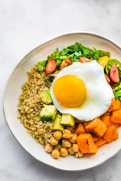 Enjoy a Quinoa Breakfast Bowl that is full of savory flavors! A great nourishing way to start the day right. Made gluten-free and easy to meal prep. Breakfast Grain Bowl, Cheap Gluten Free Meals, Quinoa Breakfast Recipes, Quinoa Recipes Breakfast, Savory Quinoa, Perfect Quinoa, Vegan Breakfast Options, Vegan Gluten Free Breakfast, Breakfast Bowls Recipe