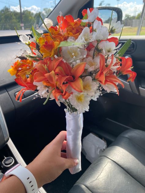 Orange Homecoming Flowers, Orange Hoco Flowers, Orange Hoco Bouquet, Orange Bouquet Prom, Prom Flowers Orange Dress, Orange Prom Bouquet, Orange Prom Flowers, Orange White Bouquet, Orange And White Bouquet