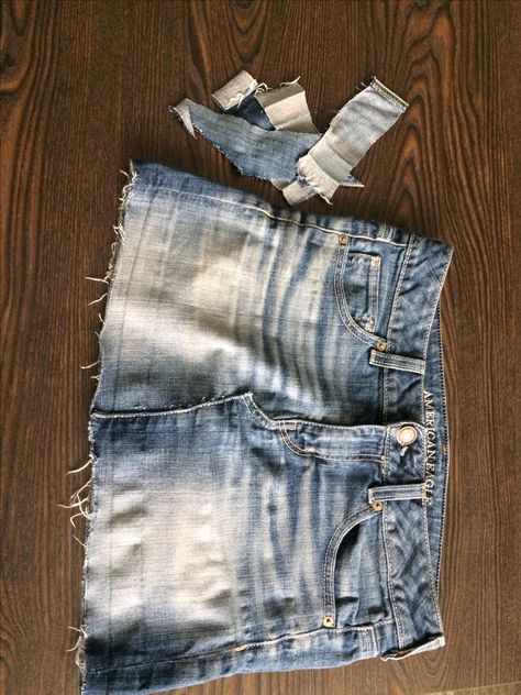 Went into Pinterest looking for instructions on turning shorts into a skirt, only found instructions for pants. Not a "fail" per say, just a peculiar observation: why are there no tutorials for shorts? Are they considered "too short" to make decent skirts?https://www.pinterest.com/pin/502503270914351428/ Turning Jeans Into A Skirt, How To Turn Jeans Into A Skirt, Turn Jeans Into Skirt, Jeans Into Skirt, Skirt Sewing Tutorial, 90s Runway Fashion, How To Make Skirt, Skirt Tutorial, Long Denim Skirt