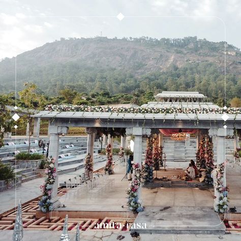 Bangalore Wedding Venues, Cliff Wedding Ceremony, Indian Outdoor Wedding Decor, Buddhist Wedding, Cliff Wedding, Engagement Decor, Wedding Aesthetics, Bengali Wedding, Indian Wedding Planning