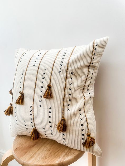 Beige Bohemian Cushion Cover Beige Throe Pillow Black - Etsy Brasil Embroidered Pillows, Star Cushion, White Pillow Covers, Beige Boho, Boho Cushions, Beige Cushions, Tufted Cushion, Bohemian Interior, White Cushions