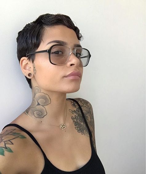 I can see Kehlani Short Hair, Jagua Henna, Hair Flip, Kehlani, Stretched Ears, Short Pixie, Love Hair, Hair Journey, Woman Crush