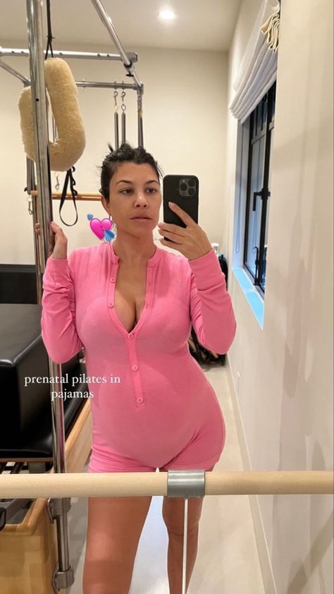 Kourtney Kardashian Pregnant, Pregnancy Fits, Prenatal Pilates, Kourtney Kardashian Instagram, Baby Pink Romper, Jenner Kids, Kardashian Show, Khloe Kardashian And Tristan, Pink Onesie