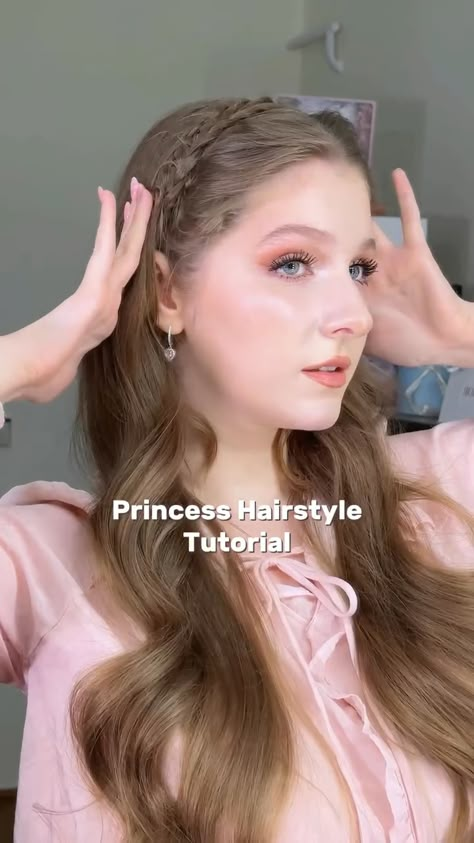 This hairstyle is suitable for all kinds of princess dresses Elven Princess Hairstyles, Vintage Braids Hairstyles, Cute Hairstyles Layers, Easy Old Fashioned Hairstyles, Anna Inspired Hair, Princess Hairstyles Straight Hair, Hair Styles Royal, Cute Complicated Hairstyles, Medieval Hairstyles Easy