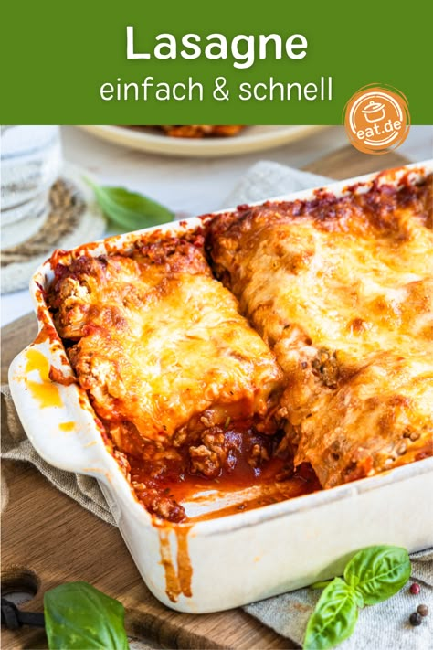 Lust auf eine herzhaft leckere Lasagne? Unser Rezept für den italienischen Klassiker geht schnell und einfach - das musst du probieren 😋 Lasagne Recipes, Easy Lasagna Recipe, Clam Recipes, Lasagna Recipe, Pasta Pizza, Food Staples, Food Lover, Meal Planning, Good Food