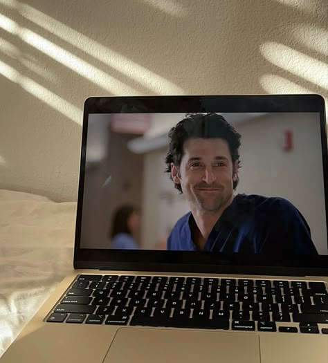 Watching Greys Anatomy Aesthetic, Joelle Core, Watching Greys Anatomy, Greys Anatomy Aesthetic, Anatomy Aesthetic, Watch Greys Anatomy, Girl Shadow, Vision Board Photos, Mixed Emotions