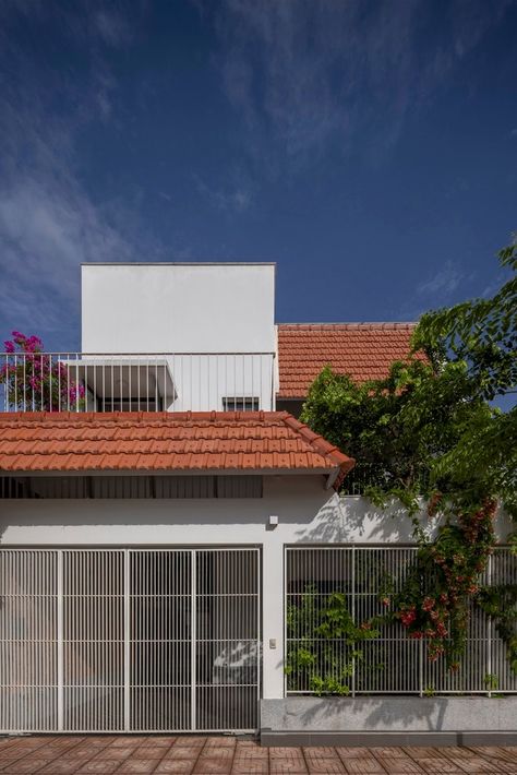 Gallery of NA House / Dom Architect Studio - 6 Duplex House Design Exterior, Arch Daily House, Architect Studio, Bedroom Pop Design, Compact House, House Design Exterior, Model House, Architecture Model House, Duplex House Design