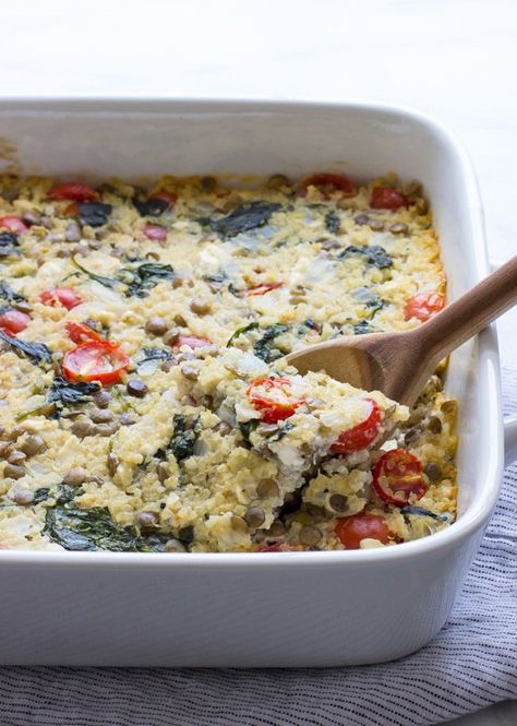 Mediterranean Quinoa Casserole is a healthy and flavorful dinner packed with protein! Less than 200 calories per serving! #vegetarian #glutenfree Quinoa Bake, Lentils And Quinoa, Mediterranean Quinoa, Quinoa Casserole, Vegetarian Casserole, Flavorful Dinner, Mediterranean Diet Plan, Yummy Casseroles, Healthy Benefits