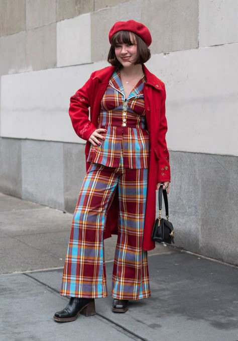 NYC Looks on Tumblr Eclectic Maximalism Outfit, Eclectic Fashion Vintage, Coach Tabby Bag, 70s Suit, Nyc Looks, Eclectic Clothing Style, Hel Looks, Maximalist Vintage, Eclectic Outfits