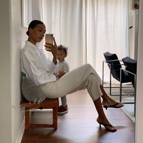 woman of many names (@lastnamebase) • Instagram-foto's en -video's Brittany Xavier, Cindy Crawford, Professional Women, Casual Street Style, Office Fashion, Street Style Outfit, Versatile Style, Maternity Fashion, Minimalist Style